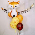 Poza balonami mamy inne dekoracje urodzinowe jak świeczki na tort, torby prezentowe, race i girlandy papierowe